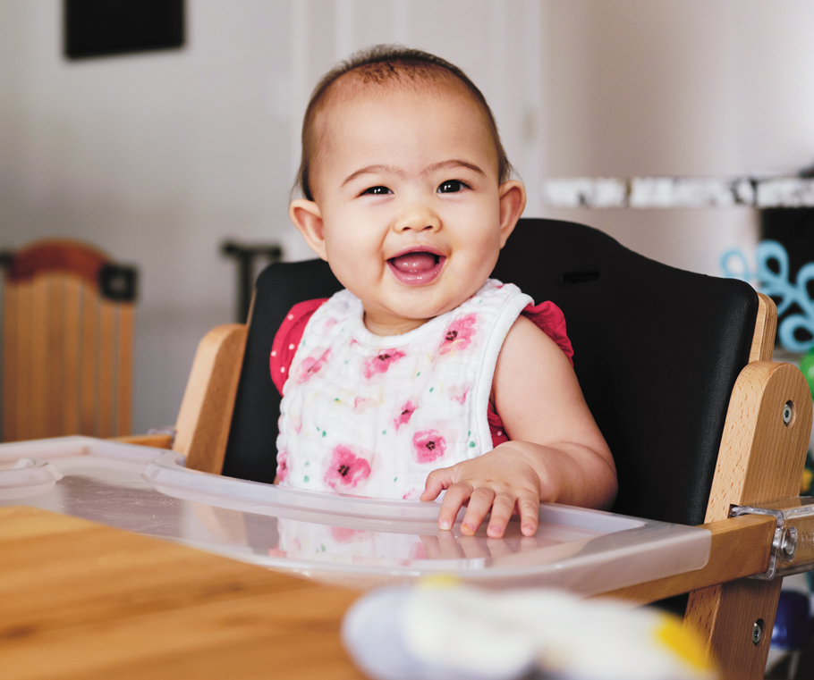 bac_mom-feeding-happy-baby